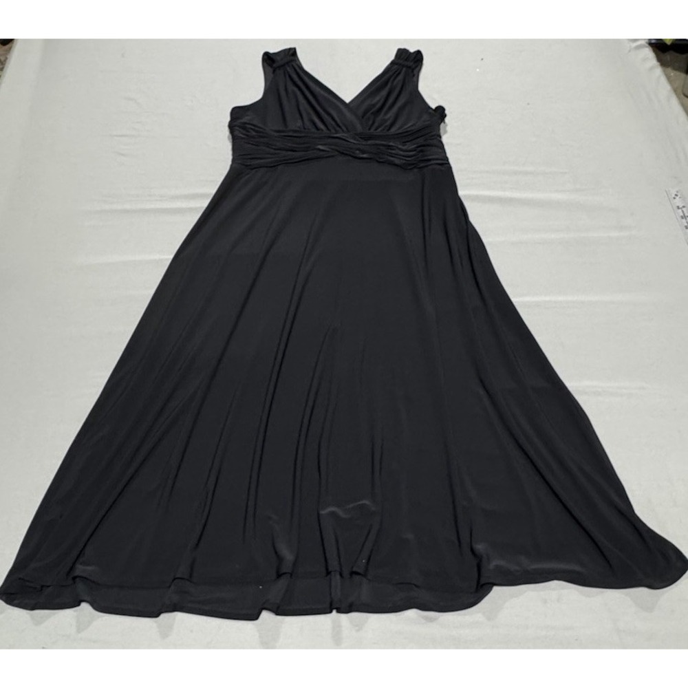 Evan Picone Women's Size 16 Black Sleeveless Dress V-Neck